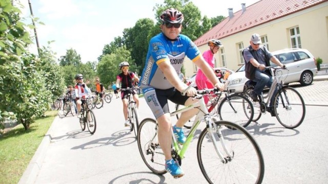 3 maja. V edycja Rajdu Rowerowego "Tour de Gmina Tarnów". Wola Rzędzińska - Jodłówka-Wałki.
W zawodach może wziąć udział każdy posiadacz sprawnego roweru. Licząca ok. 15 km trasa przebiegać będzie m. in. w pobliżu ośrodka zdrowia w Woli Rzędzińskiej oraz kościoła parafialnego w Jodłówce-Wałkach. Start i meta w Centrum Wsi w Woli Rzędzińskiej. Każdy uczestnik otrzyma m. in. dyplom, medal oraz możliwość wzięcia udziału w losowaniu atrakcyjnych nagród. Organizatorzy zapewniają również poczęstunek staropolskim bigosem. Zapisy w dniu rajdu od godz. 11.