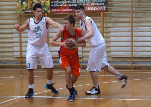 W pierwszym meczu ćwierćfinału mistrzostw Polski kadetów w koszykówce, rozgrywanych w Oświęcimiu, miejscowa Niwa przegrała z Zastalem Zielona Góra 86:95.