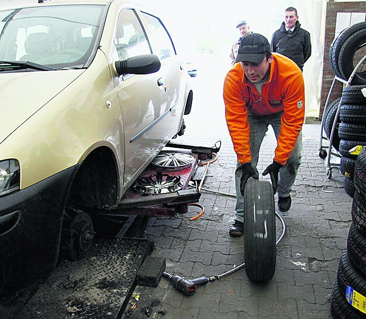 Lubelscy kierowcy zmieniają już opony na zimówki (ZOBACZ CENY) | Lublin  Nasze Miasto