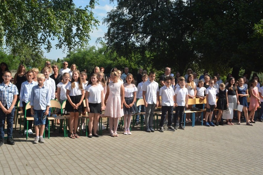 Zakończenie roku szkolnego 2017/2018 uczniów klas I-VI Szkoły Podstawowej w Zbąszynku [Zdjęcia]