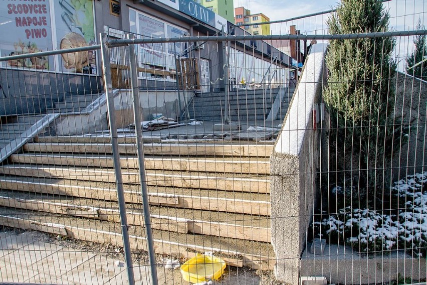 Wałbrzych: Rozpoczął się remont schodów przy ulicy Głównej.