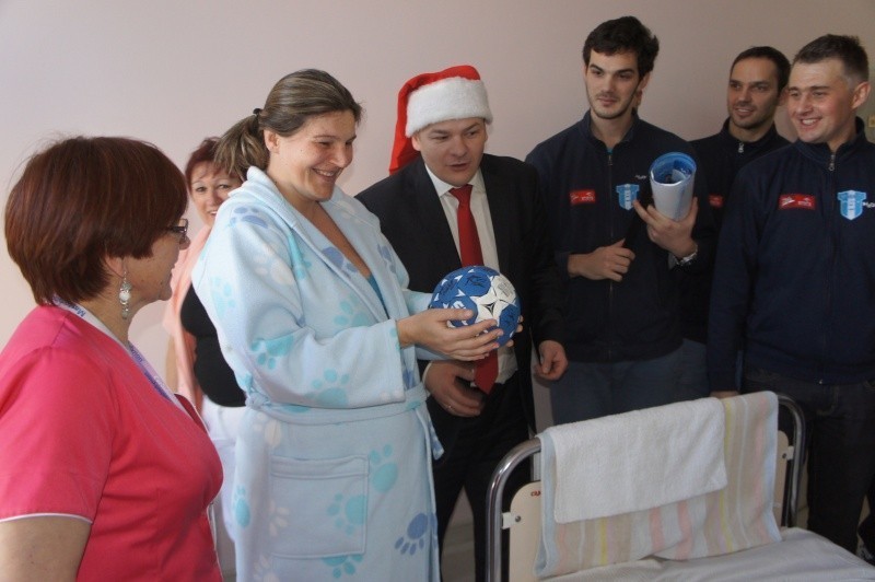 Niezwykli Mikołaje w szpitalu Świętej Trójcy