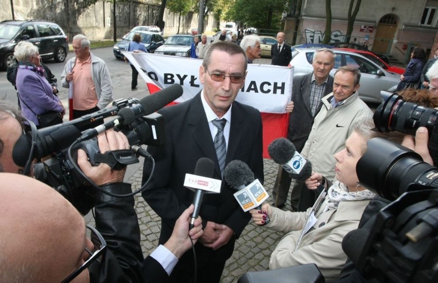 Pożegnanie ś.p. Anny Walentynowicz w Gdańsku. Trzymali transparent z hasłem &quot;To był zamach&quot;[ZDJĘCIA]