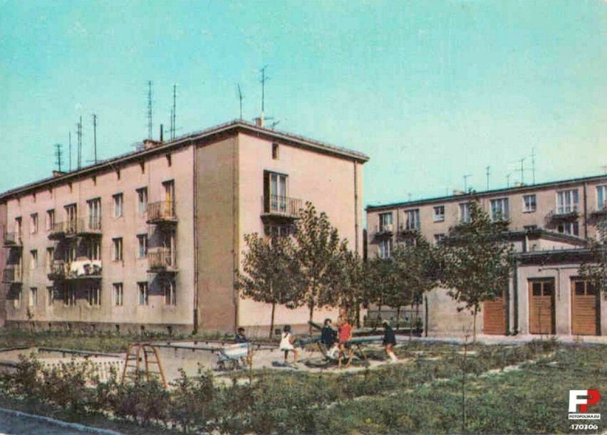 Lata 1960-1980 , Os. Brożka 5 i w głębi 6 (trafo i garaże po...