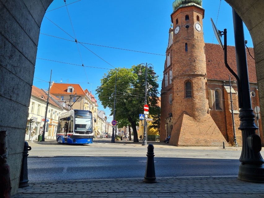 Docelowo ulica Gdańska ma zostać wyposażona w perony...