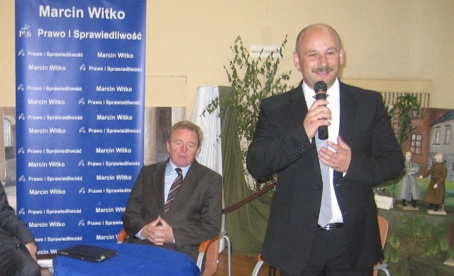 Poseł Marcin Witko z PiS wystąpił z wnioskiem o ukaranie nieposłusznych radnych związanych z tą partią, którzy głosowali za likwidacją Gimnazjum nr 2 w Tomaszowie Maz.