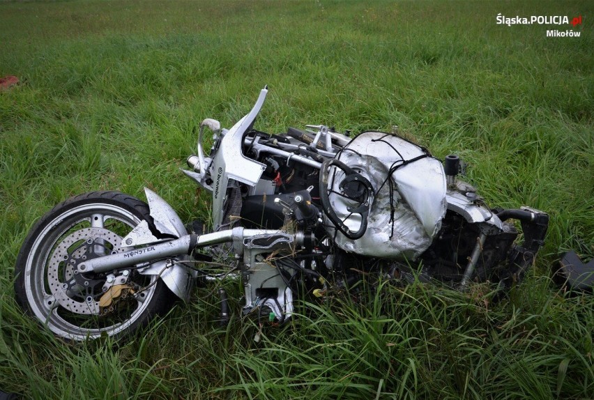 Wypadek motocyklisty w Mikołowie. To mogło zakończyć się tragedią! 19-latek wypadł z drogi