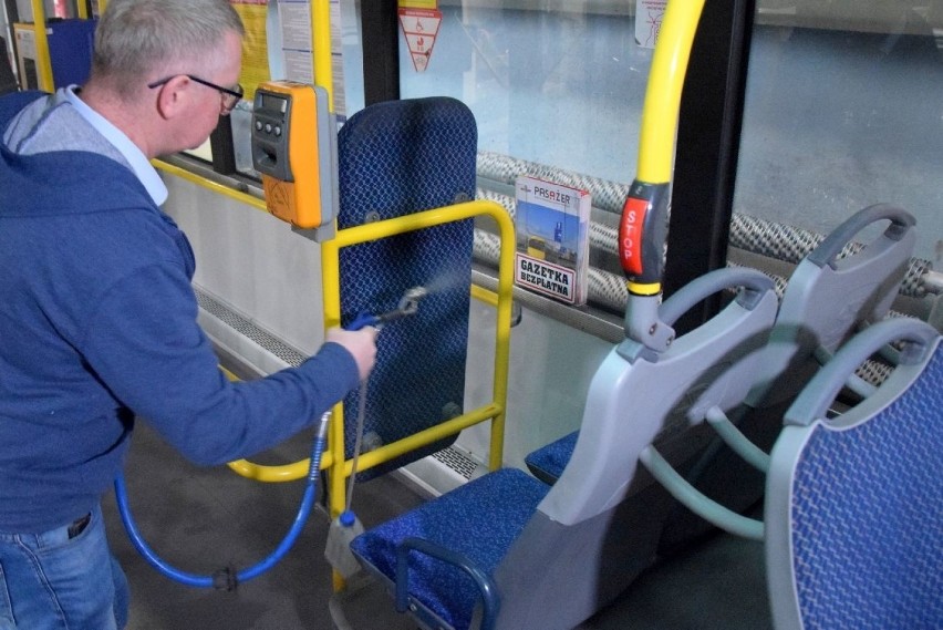 Zabezpieczenia przed koronawirusem w kieleckich autobusach miejskich. Jest codzienna dezynfekcja! (WIDEO, ZDJĘCIA)