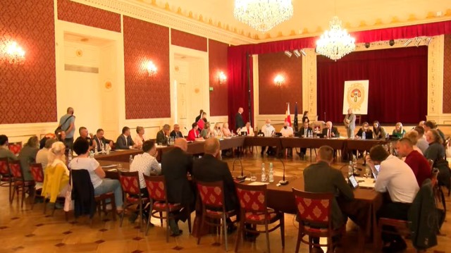 Podczas sesji Rady Miasta Żagań złożono wniosek o odwołanie burmistrza Andrzeja Katarzyńca i całej rady.