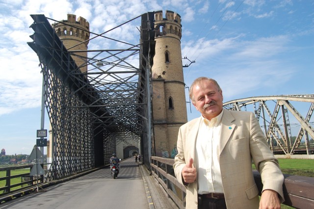Sprawie przebudowy mostu bacznie przygląda się m.in. miłośnik tego obiektu, radny powiatu tczewskiego Ludwik Kiedrowski