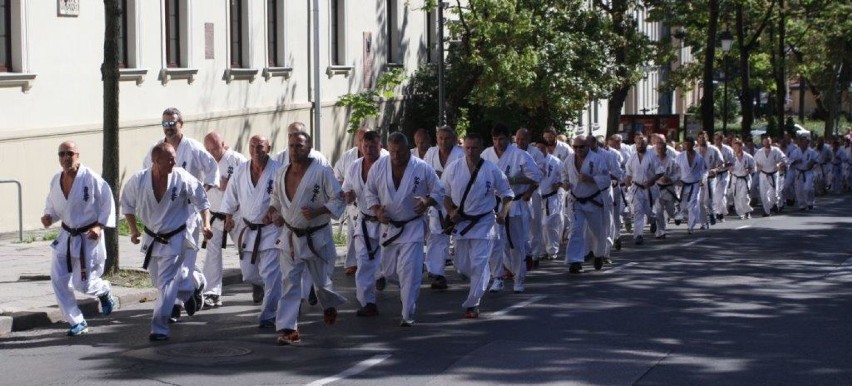 Karatecy opanowali kielecki Rynek! Zobacz zdjęcia i film
