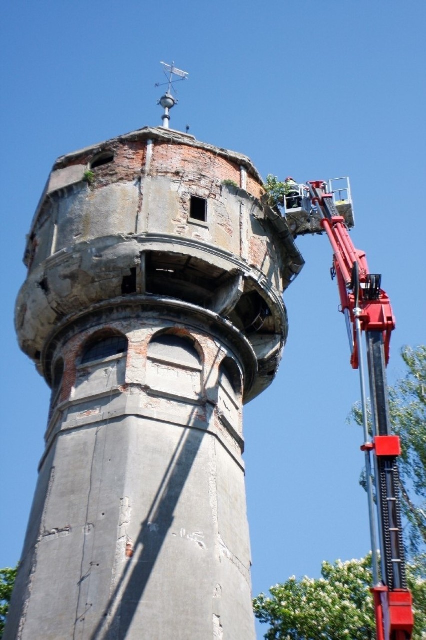 Operacja oczyszczania kopuły wieży ciśnień sprzed 11 lat