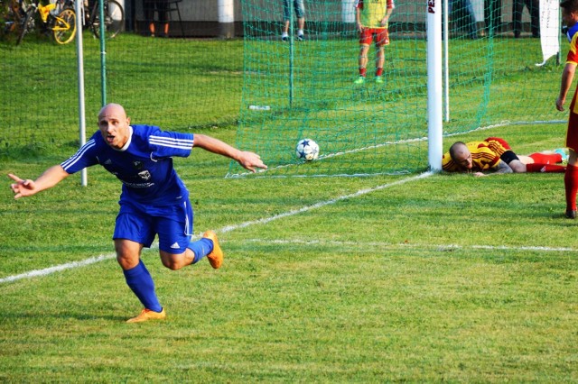 Arkadiusz Bartula strzelił trzy gole dla Jawiszowic w zwycięskim dla nich meczu na własnym boisku nad Kalwarianką 5:3.
