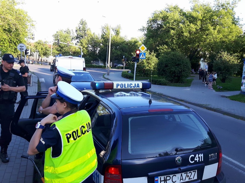 Wypadek na ul. Stodólnej we Włocławku. Potrącenie 58-letniej pieszej [wideo, zdjęcia]