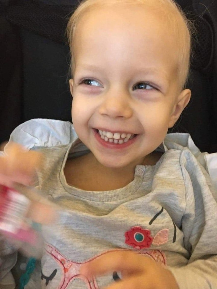 Natalka ma niespełna 3 latka. Zmaga się z poważnym nowotworem. Rodzina apeluje o pomoc 