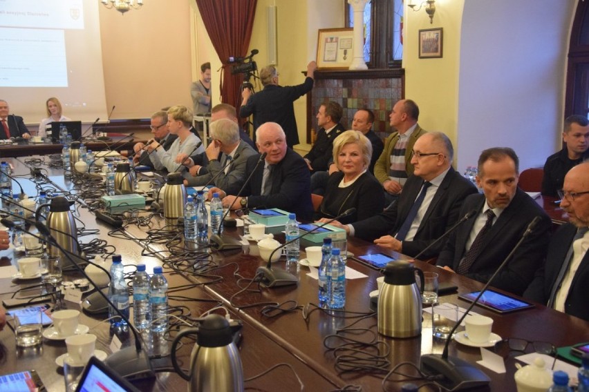 I sesja Rady Powiatu Szamotulskiego VI kadencji