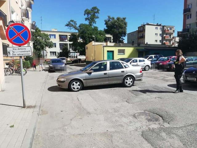 Funkcjonariusze Straży Miejskiej w Inowrocławiu, którzy podjęli interwencję ustalili właściciela pojazdu. Auto zostało przez niego prawidłowo zaparkowane.