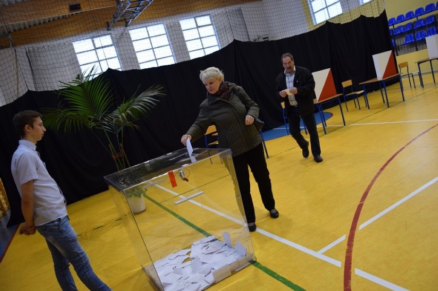 Wybory 2018. Druga tura w Zduńskiej Woli Karsznicach [zdjęcia]