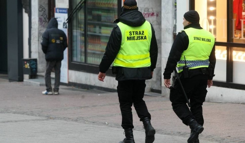 Sprawdziliśmy czy warto zatrudnić się w straży miejskiej....