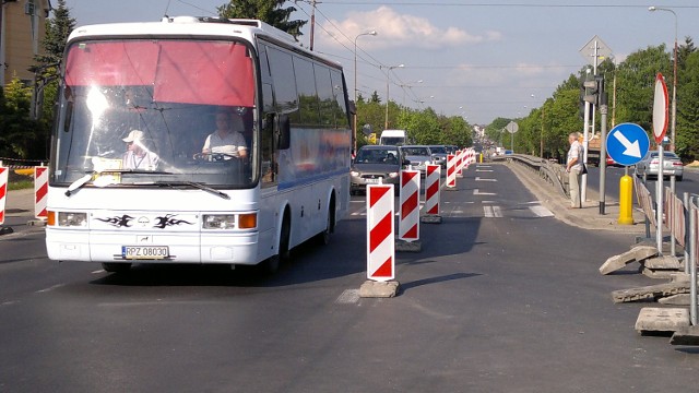 W czwartek ok. 11 zaczęły się utrudnienia na skrzyżowaniu al. ...