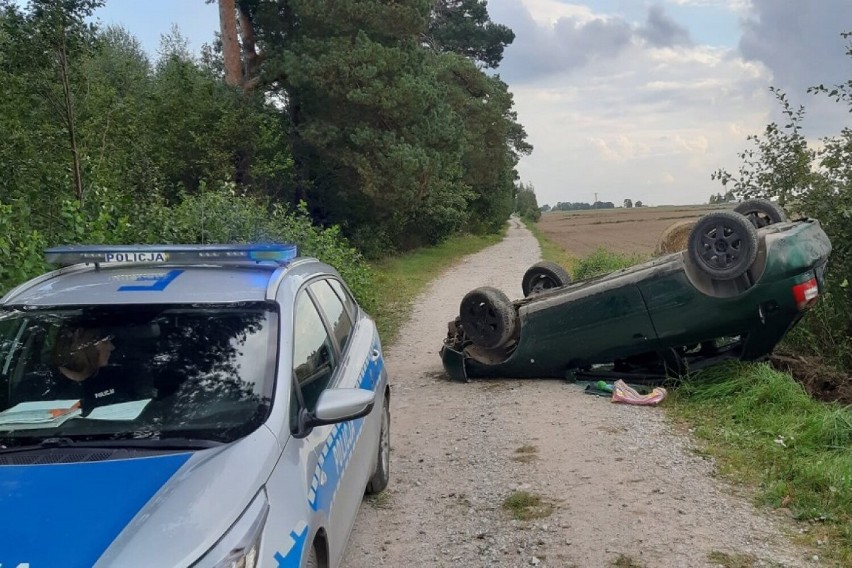 Gmina Masłowice. Pijana kierująca spowodowała kolizję, potem dachowała