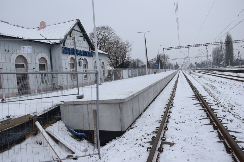 Na peron pod górkę? Dworzec PKP w Zduńskiej Woli w przebudowie [zdjęcia]