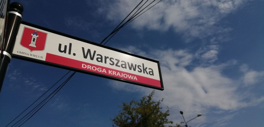 Absurd drogowy w Wieluniu. Po naszej interwencji usunięto znak z Warszawskiej FOTO