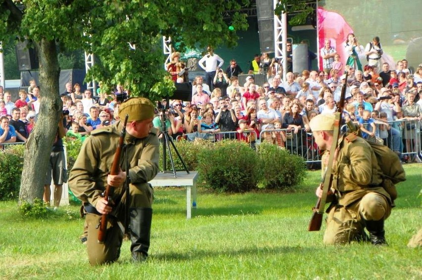 Piknik historyczny na Wyspie w Pile. Inscenizacja wojenna &quot;Oblężenie twierdzy Piła&quot;