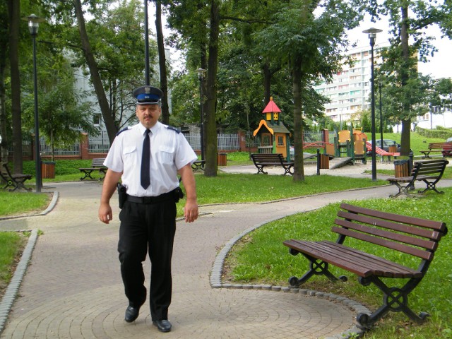 Na skwerze przy ulicy Boryńskiej często łapiemy pijane osoby - mówi podkomisarz Grzegorz Kocjan, zastępca naczelnika prewencji w żorskiej policji