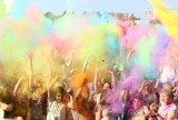 Holi Festival Poland. Święto kolorów w Rudzie Śląskiej. Tłumy ludzi w barwnym tańcu na plantach ZDJĘCIA