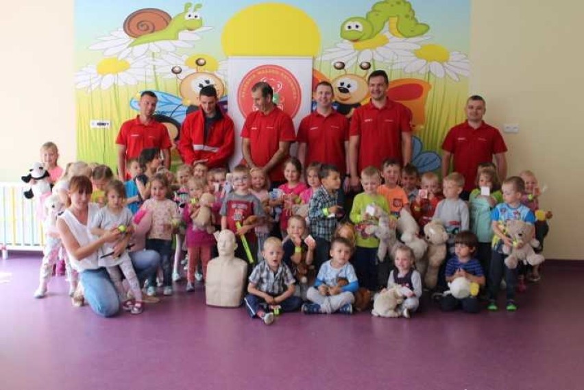 Przedszkolaki z Dobroszyc uczyły się pierwszej pomocy od ratowników z GKN