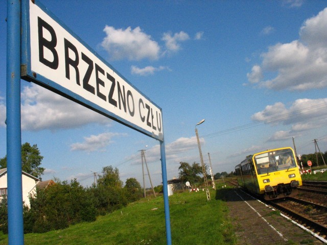 Pociąg na trasie Chojnice-Szczecinek jeźdz m.in. przez Brzeźno Czł.