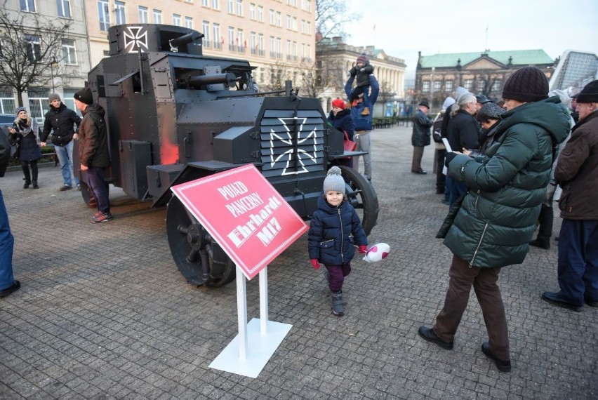 Poznań: Na placu Wolności stanął obóz powstańczy [ZDJĘCIA]