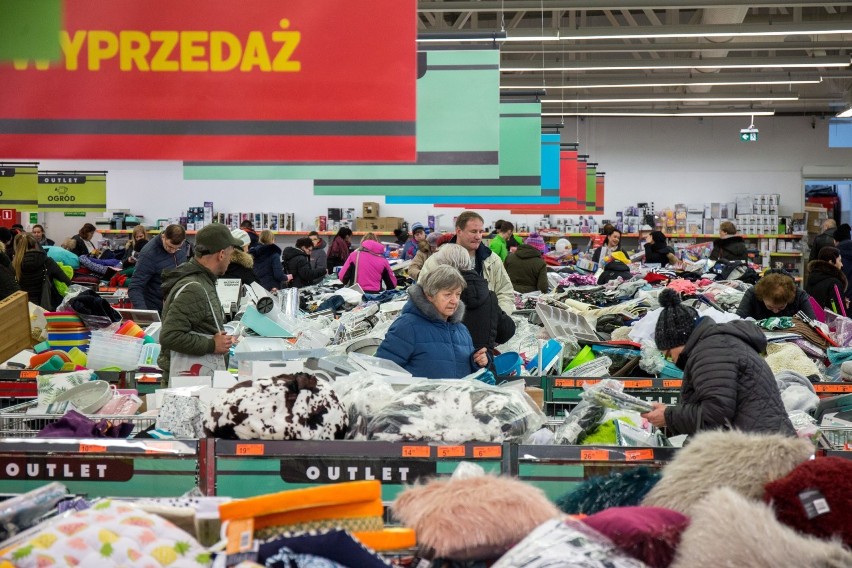 Biedronka Outlet w Gdańsku już otwarta. Kupimy tu produkty z...