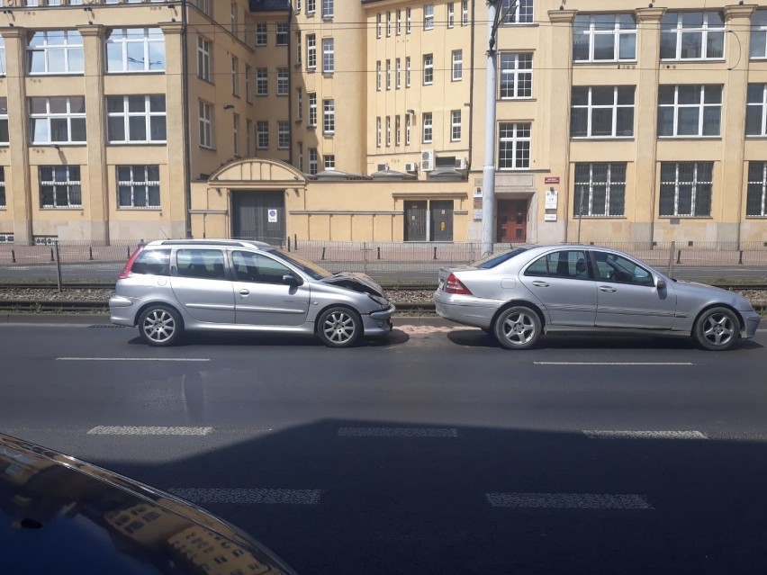 Wrocław. Kierowcy, uważajcie na trasie W-Z. Są utrudnienia w ruchu. Wszystko przez kraksę...