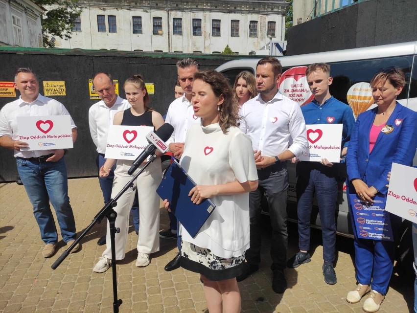 Wybory 2023. Politycy małopolskiej Platformy Obywatelskiej zaczęli kampanię. Chcą walczyć ze smogiem, a także wybudować Sądeczankę