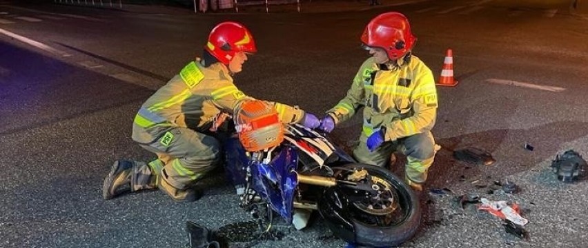 Chełmiec wypadek. Zderzenie samochodu osobowego z motocyklem na ruchliwym skrzyżowaniu