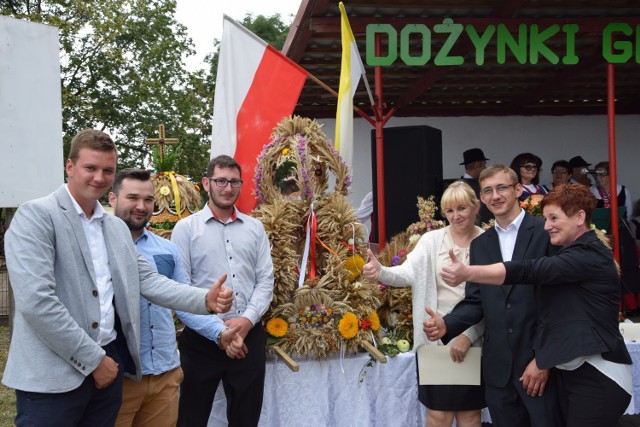 Mieszkańcy Dębowej Łąki zajęli pierwsze miejsce w konkursie na najładniejszy wieniec dożynkowy