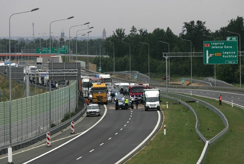 Pierwszy wypadek na drodze ekspresowej s3 pod Legnicą [ZDJĘCIA]