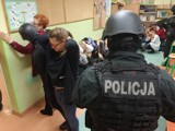 Akcja antyterrorystów w Zespole Szkół nr 10 w Kaliszu [FOTO, WIDEO]