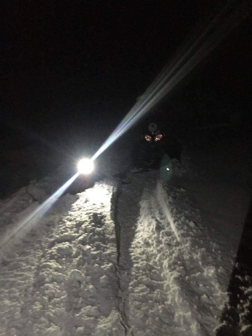 Akcja GOPR w Beskidach. 14 osób utknęło w głębokim śniegu [ZDJĘCIA]