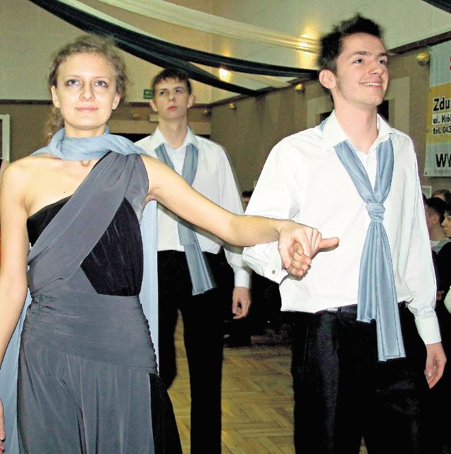 Poloneza zatańczyli także uczniowie z Poddębic