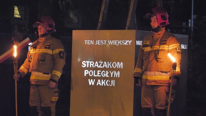 Oddali hołd Markowi Bartwickiemu, tragicznie zmarłemu strażakowi (WIDEO I ZDJĘCIA)