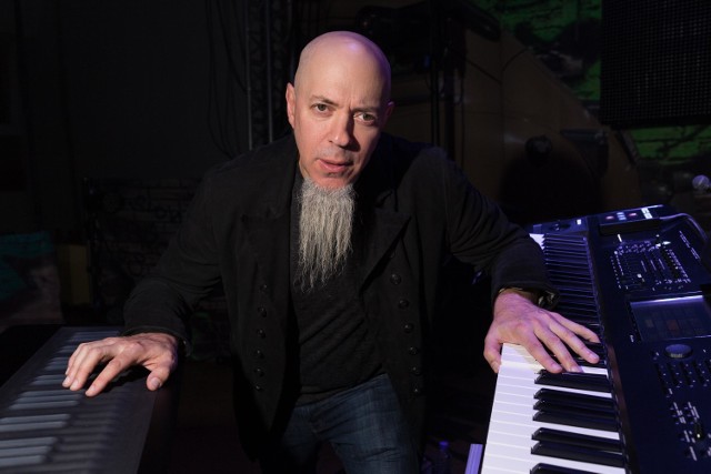 Jordan Rudess to klawiszowiec legendarnej grupy Dream Theater od 1999 roku.