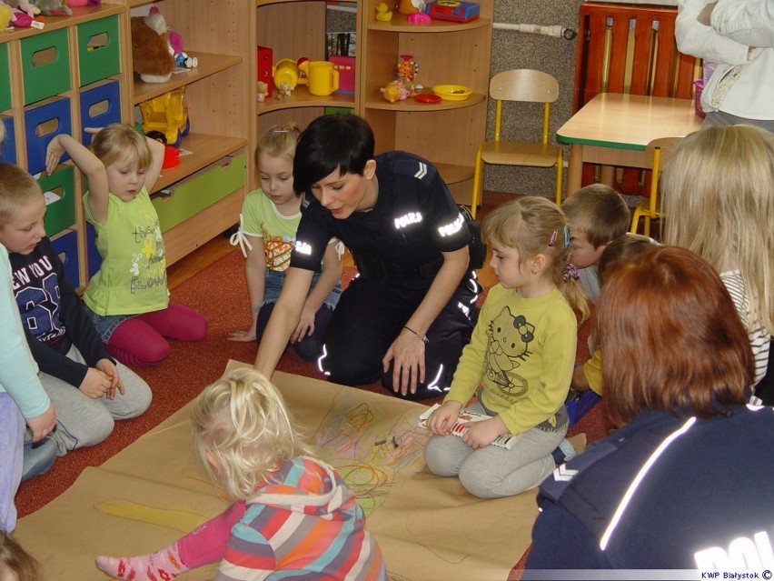 Spotkanie policjantów z przedszkolakami [zdjęcia]