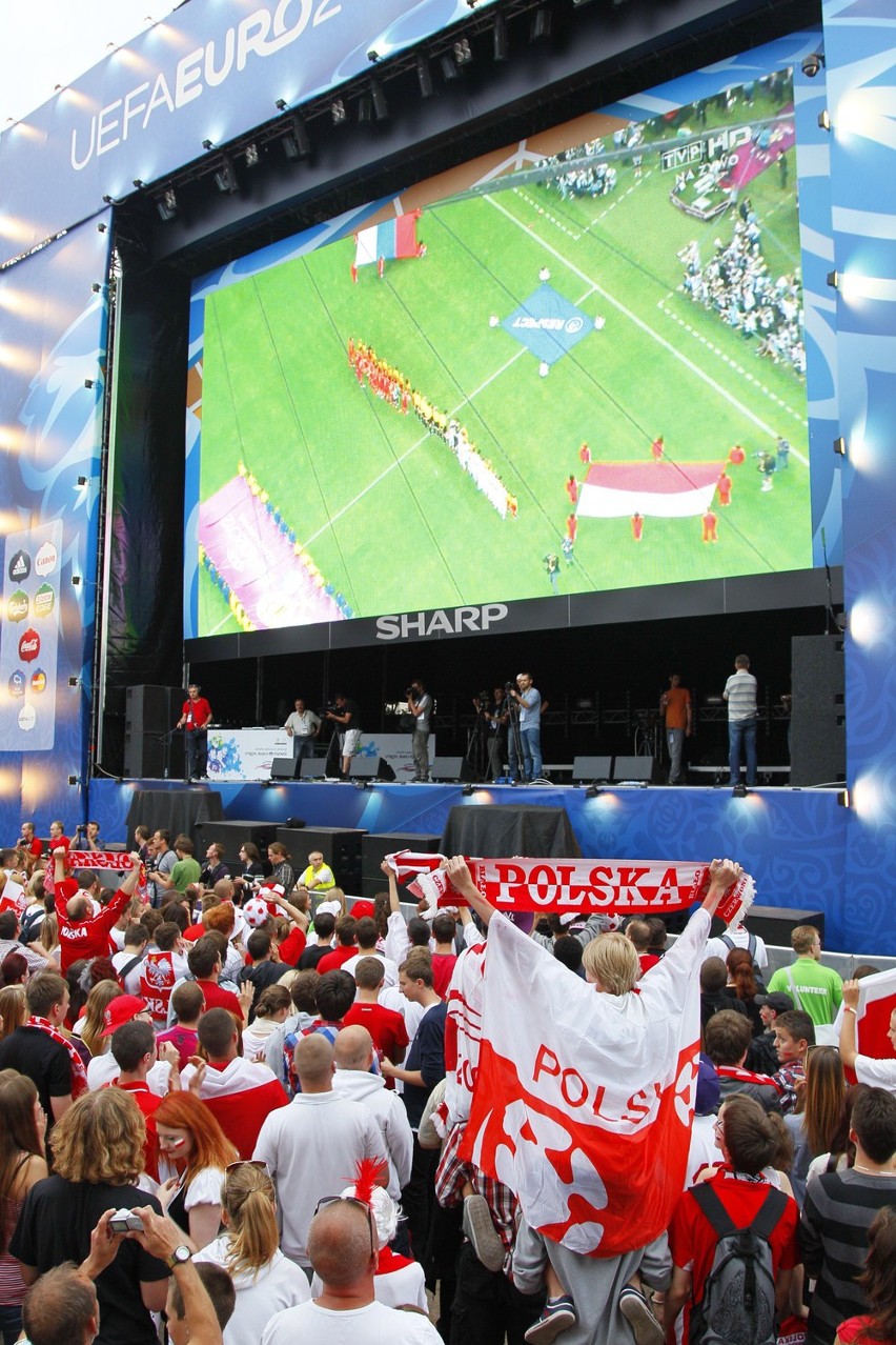 Euro 2012 Poznań: Podczas meczu Polska - Rosja Strefa Kibica pękała w szwach [ZDJĘCIA, WIDEO]