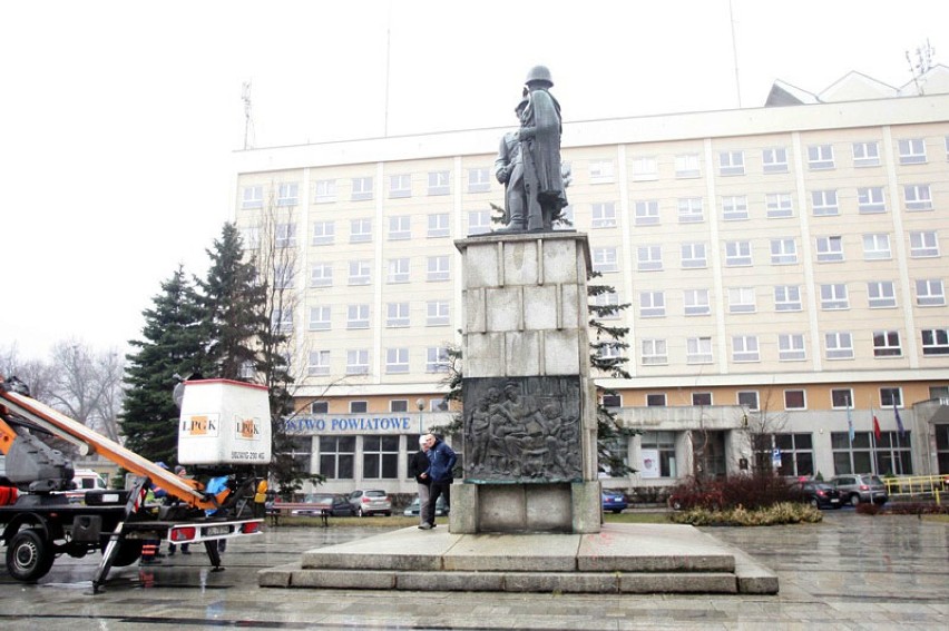 Pomnik Braterstwa Broni zniknie z Placu Słowiańskiego w Legnicy [ZDJĘCIA]