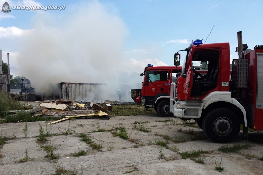 Pożar kontenerów budowlanych w Markowicach [ZDJĘCIA]