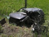 Wypadek na trasie Nowa Karczma - Lubieszyn. Samochód uderzył w drzewo