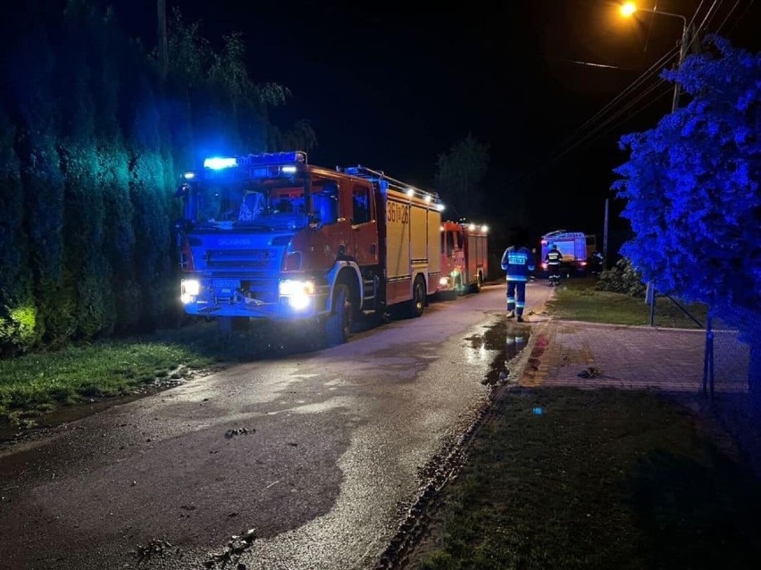 Kosaki. Nocny pożar domu jednorodzinnego gasiło siedem...